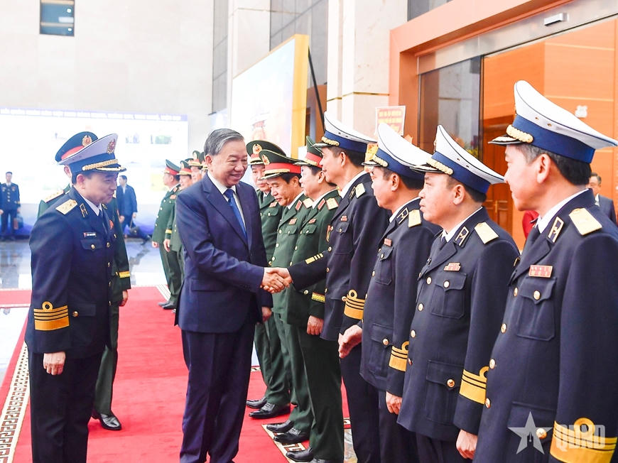 Tổng B&iacute; thư T&ocirc; L&acirc;m dự Lễ đ&oacute;n nhận danh hiệu Anh h&ugrave;ng Lực lượng vũ trang nh&acirc;n d&acirc;n tại Qu&acirc;n chủng Hải qu&acirc;n