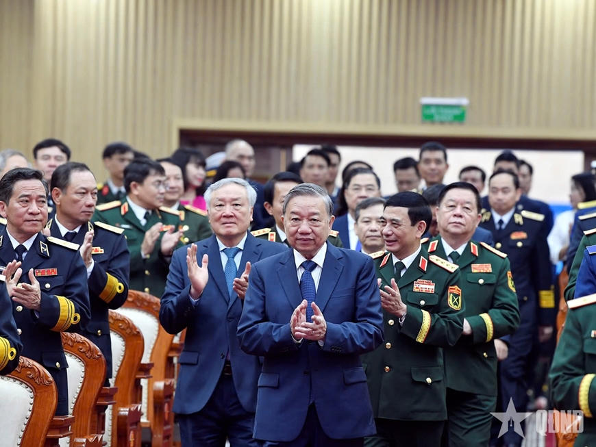 Tổng B&iacute; thư T&ocirc; L&acirc;m dự Lễ đ&oacute;n nhận danh hiệu Anh h&ugrave;ng Lực lượng vũ trang nh&acirc;n d&acirc;n tại Qu&acirc;n chủng Hải qu&acirc;n