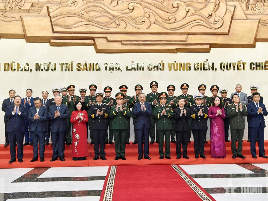 Tổng B&iacute; thư T&ocirc; L&acirc;m v&agrave; c&aacute;c đại biểu.