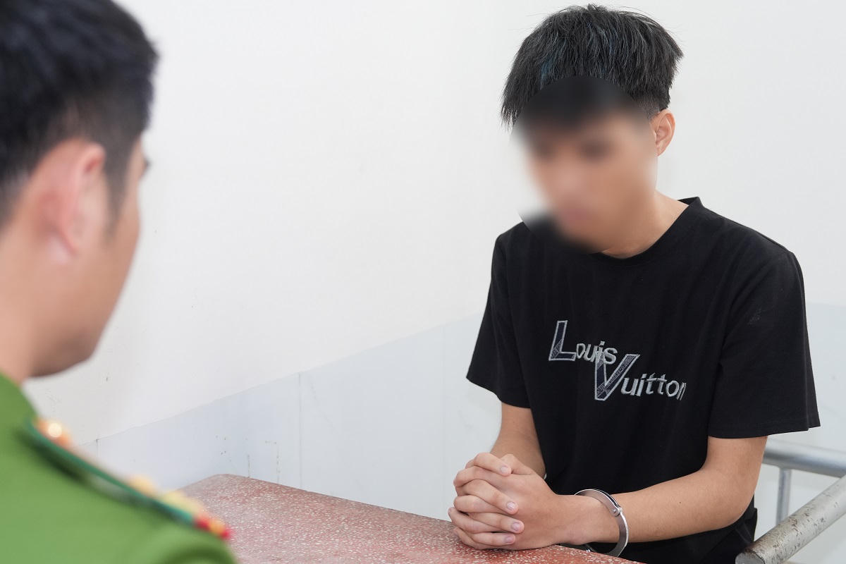 Thanh ni&ecirc;n thường xuy&ecirc;n đăng tải c&aacute;c clip lạng l&aacute;ch, đ&aacute;nh v&otilde;ng của nh&oacute;m l&ecirc;n mạng x&atilde; hội. (ảnh C&ocirc;ng an cung cấp).