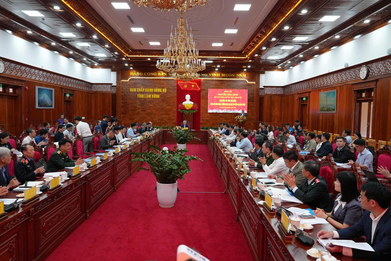 Đo&agrave;n c&ocirc;ng t&aacute;c Ch&iacute;nh phủ l&agrave;m việc với tỉnh L&acirc;m Đồng để th&aacute;o gỡ kh&oacute; khăn, vướng mắc cho c&aacute;c dự &aacute;n.