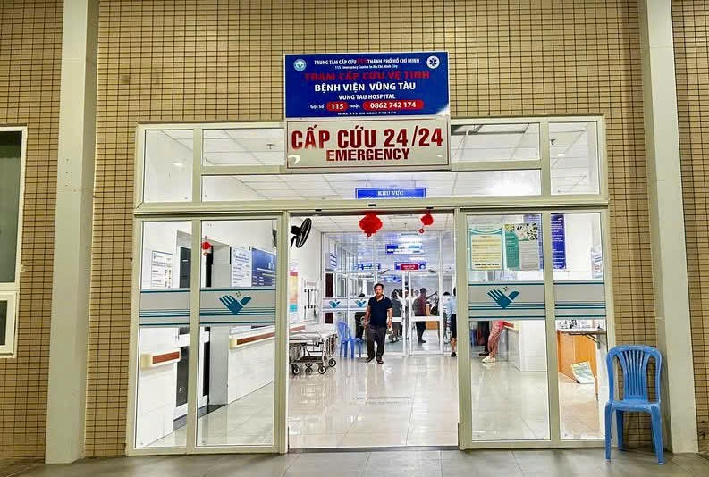 Khoa cấp cứu Bệnh viện Đa Khoa Vũng T&agrave;u tiếp nhận nhiều bệnh nh&acirc;n cấp cứu do nghi ngộ độc từ khuya ng&agrave;y 2/3 đến trưa ng&agrave;y 3/3.