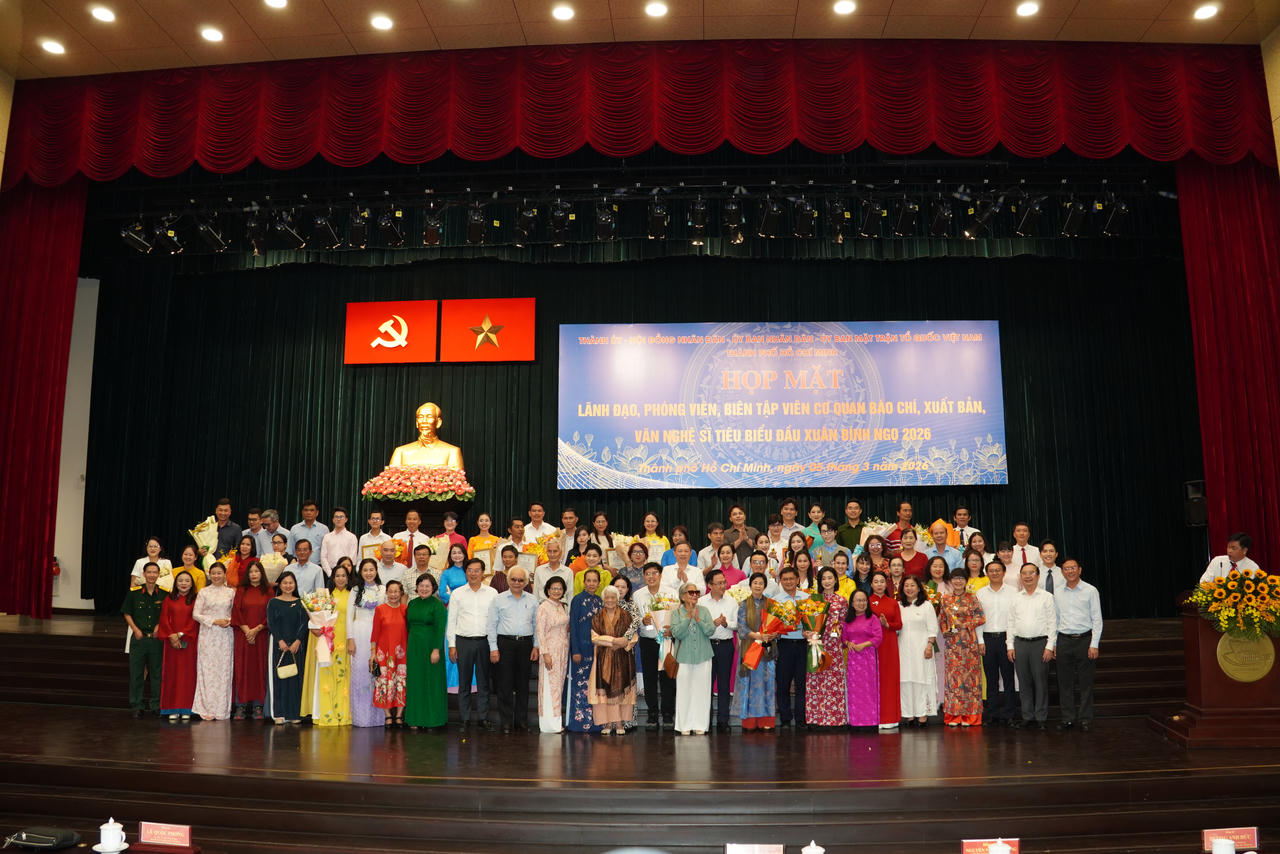 C&aacute;c đại biểu tham dự chương tr&igrave;nh &ldquo;Họp mặt l&atilde;nh đạo, ph&oacute;ng vi&ecirc;n, bi&ecirc;n tập vi&ecirc;n cơ quan b&aacute;o ch&iacute;, xuất bản, văn nghệ sĩ ti&ecirc;u biểu nh&acirc;n dịp đầu năm B&iacute;nh Ngọ 2026&rdquo;.