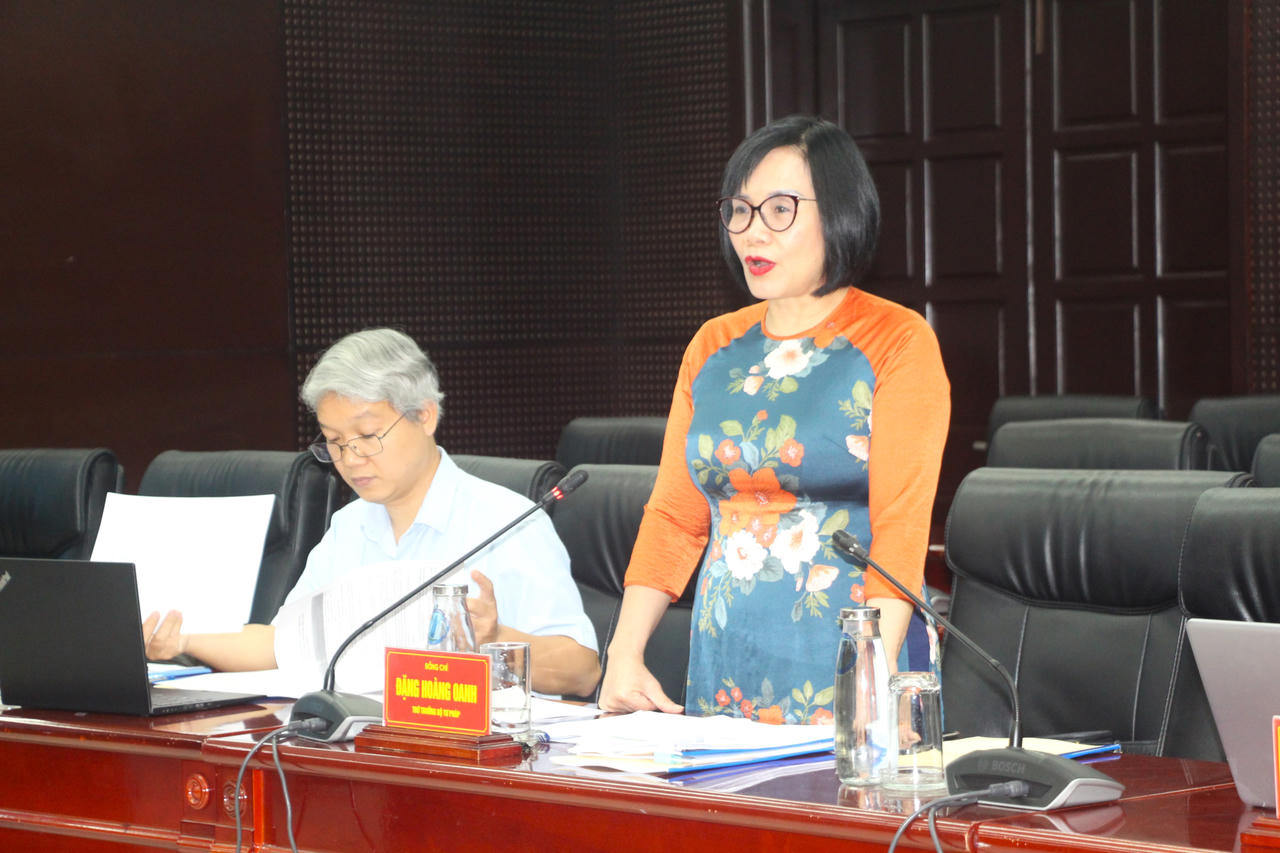 Thứ trưởng Đặng Ho&agrave;ng Oanh đề nghị TP Đ&agrave; Nẵng tiếp tục&nbsp;giữ vững &ldquo;thế trận&rdquo; chống khai th&aacute;c IUU, kh&ocirc;ng được chủ quan, g&oacute;p phần c&ugrave;ng cả nước gỡ thẻ v&agrave;ng EC.&nbsp;