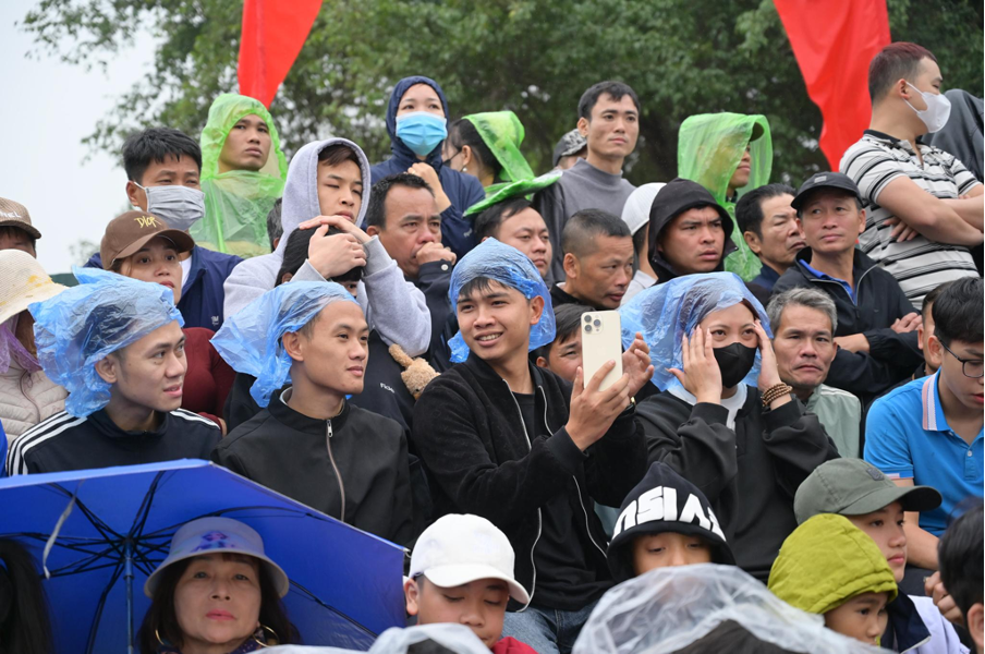 Lễ hội chọi tr&acirc;u Hải Lựu: Cuộc so t&agrave;i 'nghẹt thở'