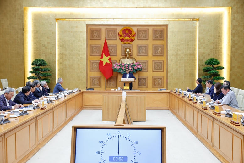 Thủ tướng: Đ&aacute;nh gi&aacute; đ&uacute;ng bản chất c&aacute;c diễn biến tr&ecirc;n thế giới để c&oacute; tư duy, c&aacute;ch tiếp cận ph&ugrave; hợp, phản ứng ch&iacute;nh s&aacute;ch linh hoạt, kịp thời, hiệu quả- Ảnh 2.