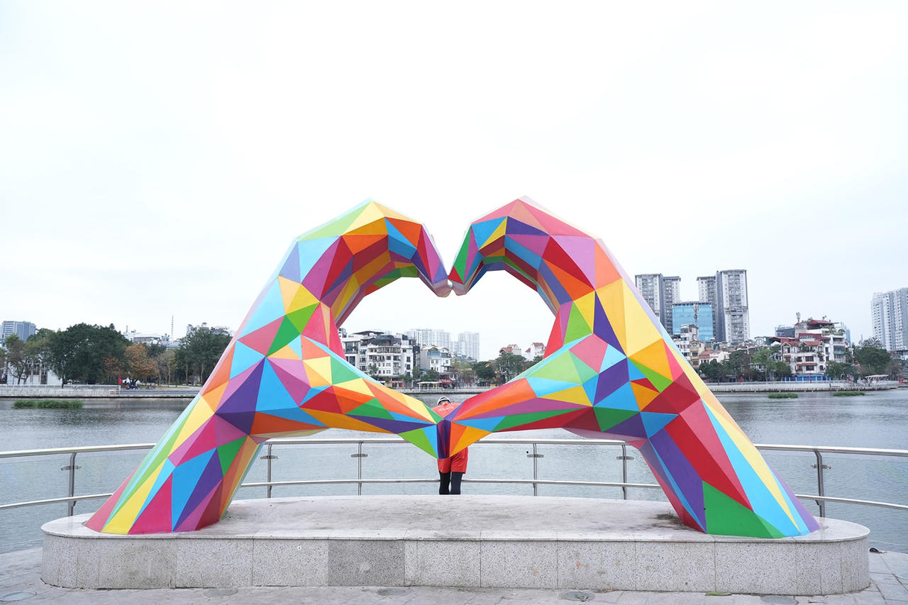 Gắn biển công trình cải tạo cảnh quan hồ Đống Đa (Hà Nội)