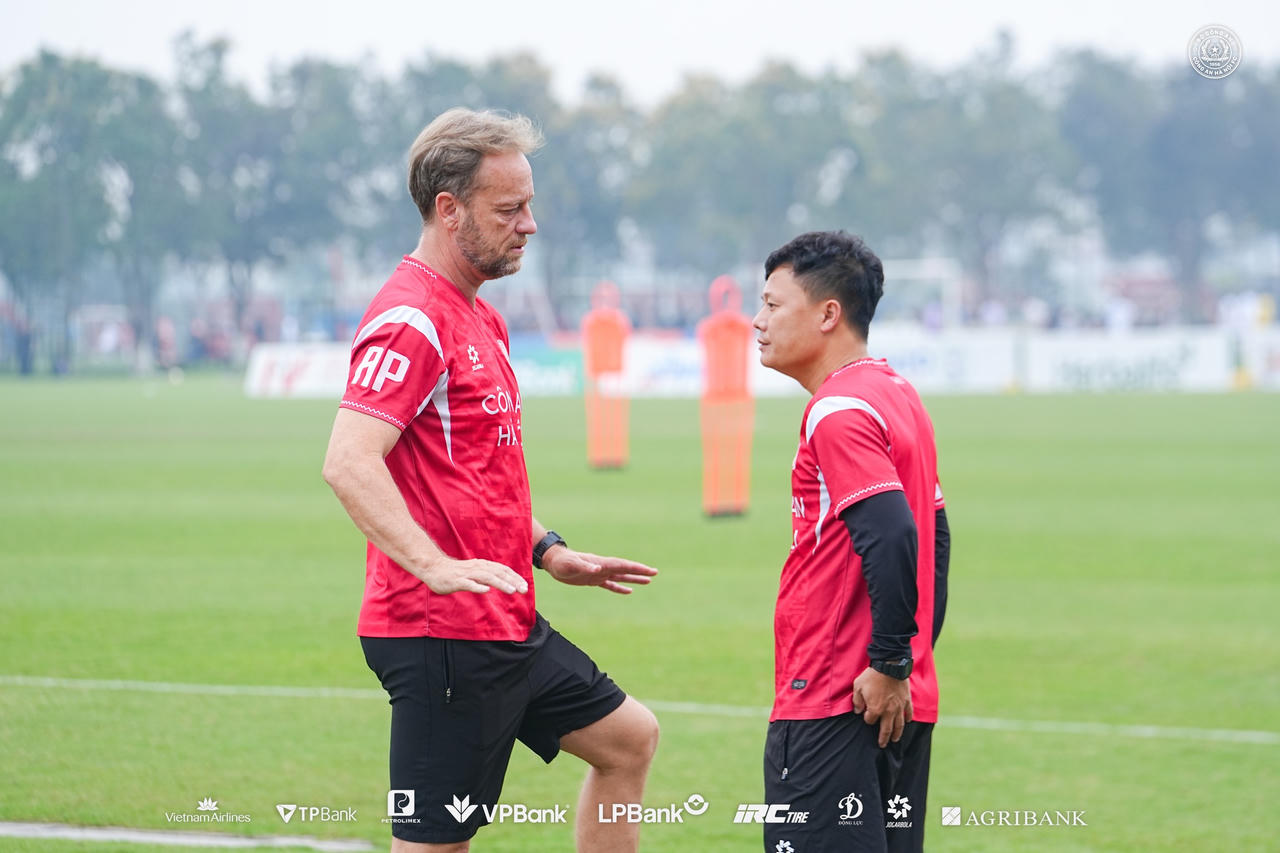 &Ocirc;ng Polking đặt mục ti&ecirc;u đưa C&ocirc;ng an H&agrave; Nội v&ocirc; địch m&ugrave;a b&oacute;ng n&agrave;y