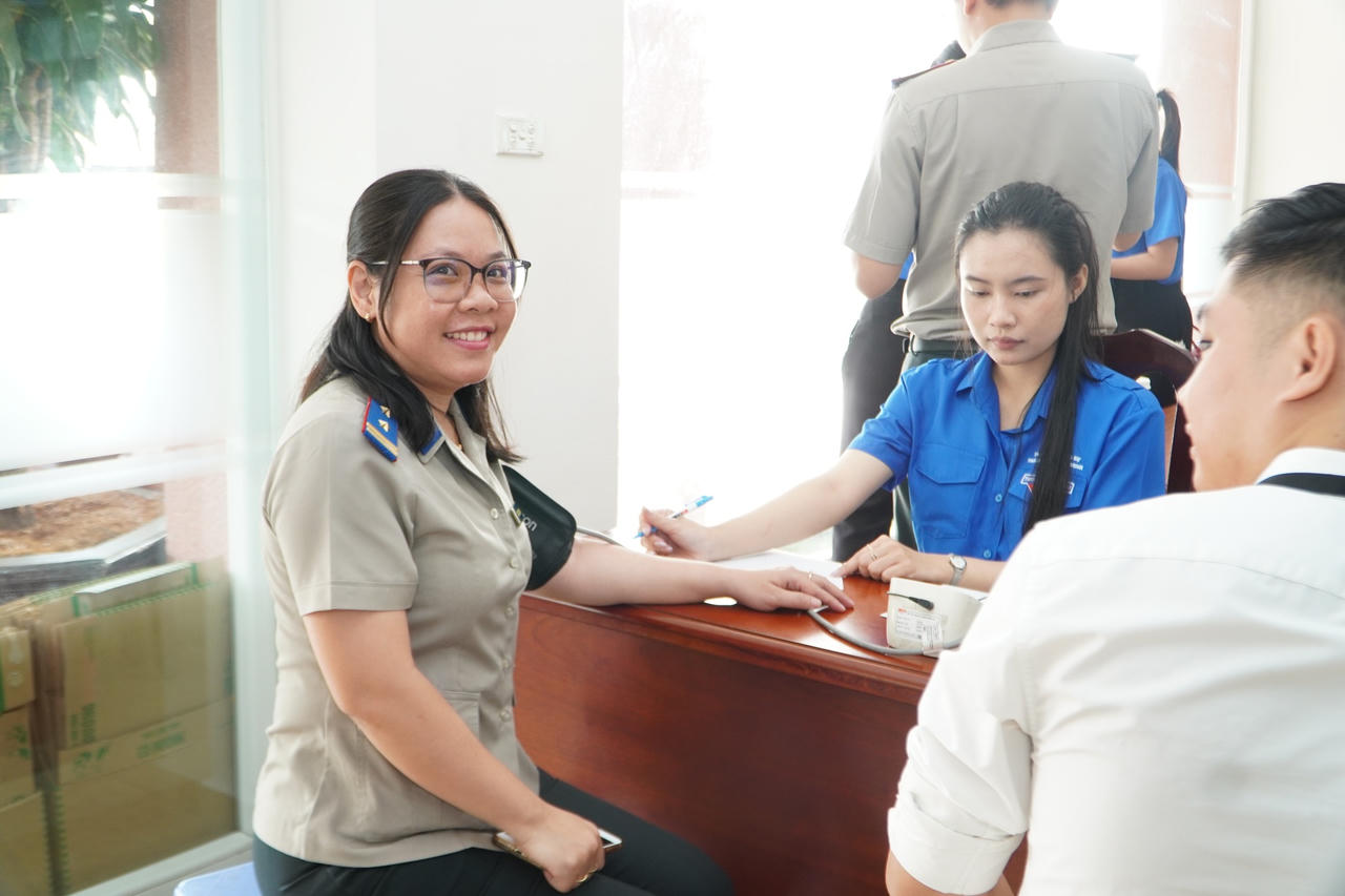 Hơn 150 cán bộ, công chức Thi hành án dân sự TP HCM tham gia Ngày hội hiến máu “Lửa hồng yêu thương”