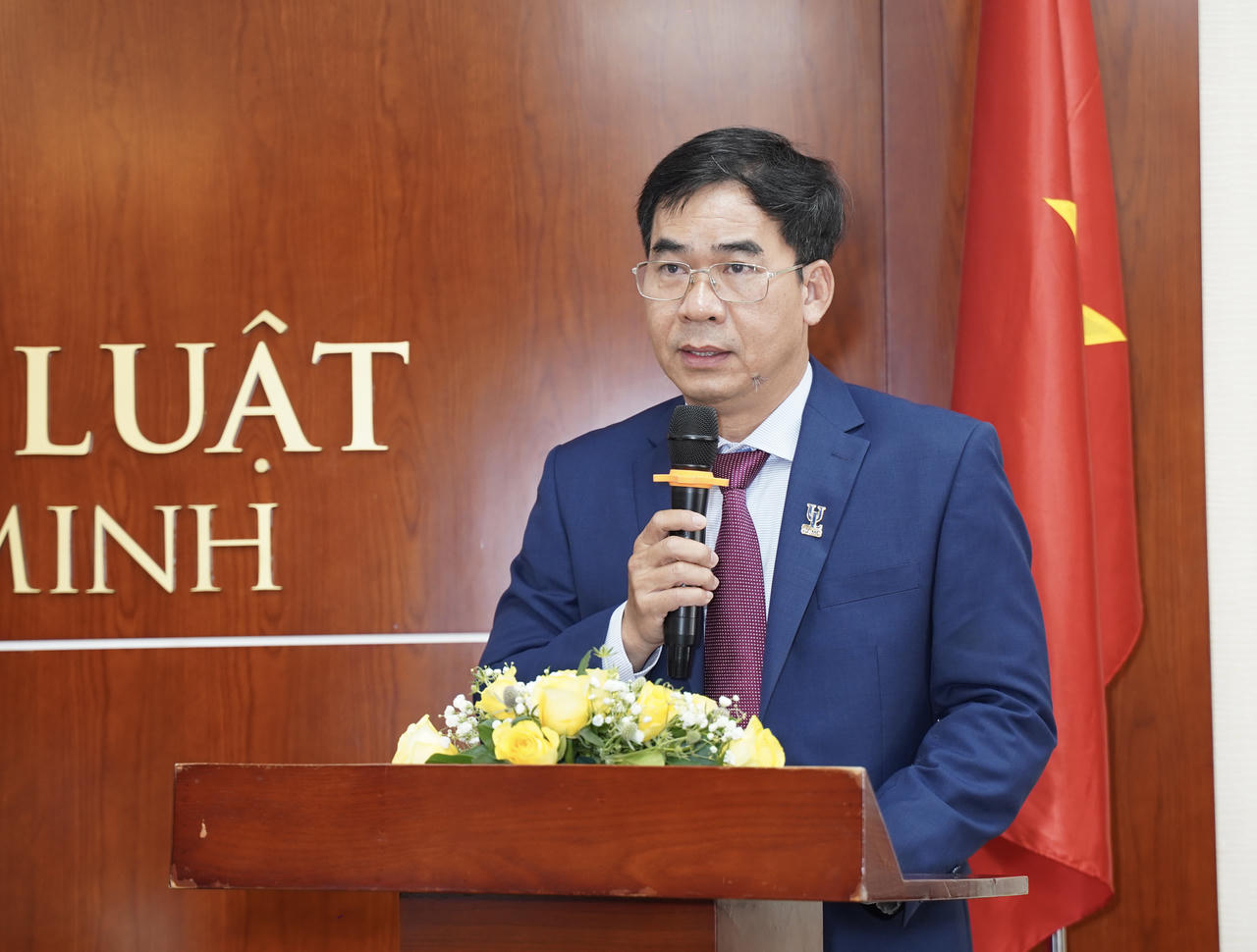 TS L&ecirc; Trường Sơn - Hiệu trưởng Trường ĐH Luật TP HCM ph&aacute;t biểu tại tổ chức c&ocirc;ng bố giải thưởng (Ảnh: Thuận Nam).