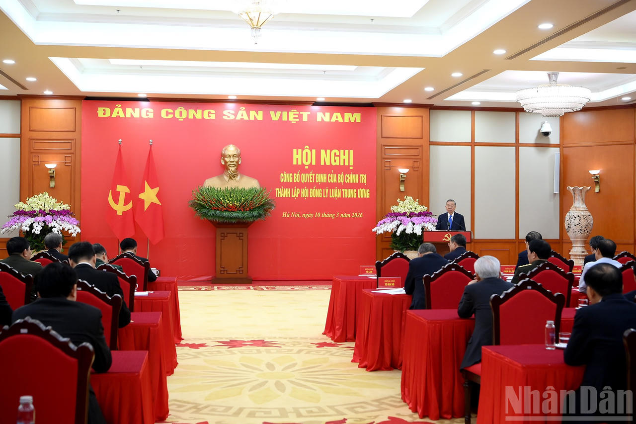 Hội nghị c&ocirc;ng bố quyết định của Bộ Ch&iacute;nh trị th&agrave;nh lập Hội đồng L&yacute; luận Trung ương nhiệm kỳ 2026-2031.&nbsp;Ảnh: Đăng Khoa