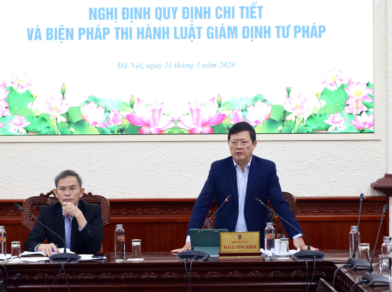 Thứ trưởng Mai Lương Kh&ocirc;i ph&aacute;t biểu tại cuộc họp.