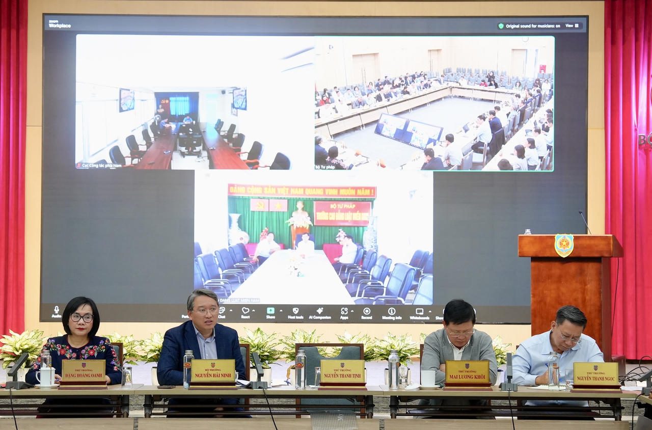 B&ocirc;̣ trưởng Nguy&ecirc;̃n Hải Ninh phát bi&ecirc;̉u.