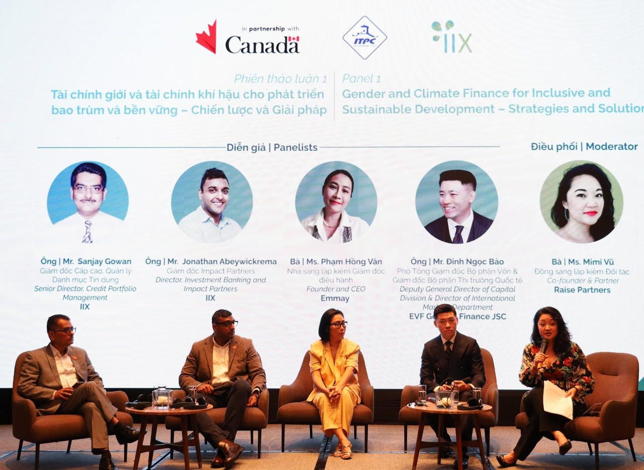 3.	C&aacute;c chuy&ecirc;n gia về nguồn vốn t&agrave;i ch&iacute;nh v&agrave; đầu tư thảo luận tại diễn đ&agrave;n. Ảnh: T. Thụy