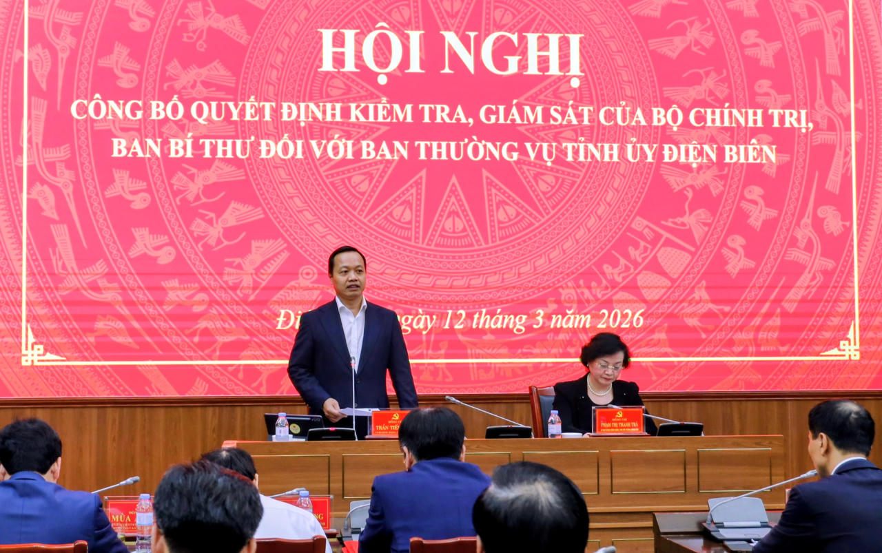 B&iacute; thư Tỉnh ủy Trần Tiến Dũng ph&aacute;t biểu tại hội nghị.