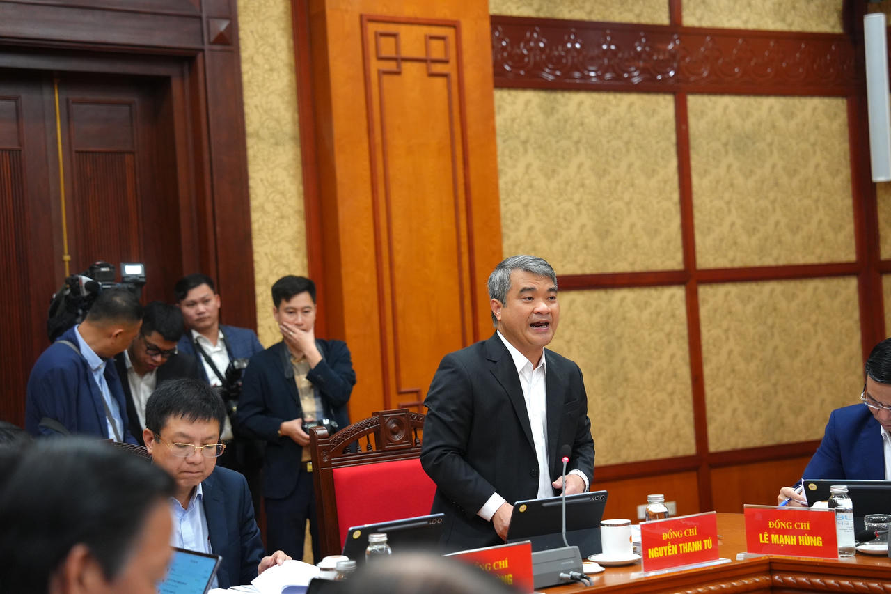 Thứ trưởng Bộ Tư ph&aacute;p Nguyễn Thanh T&uacute; tuy&ecirc;n bố l&yacute; do, giới thiệu đại biểu.