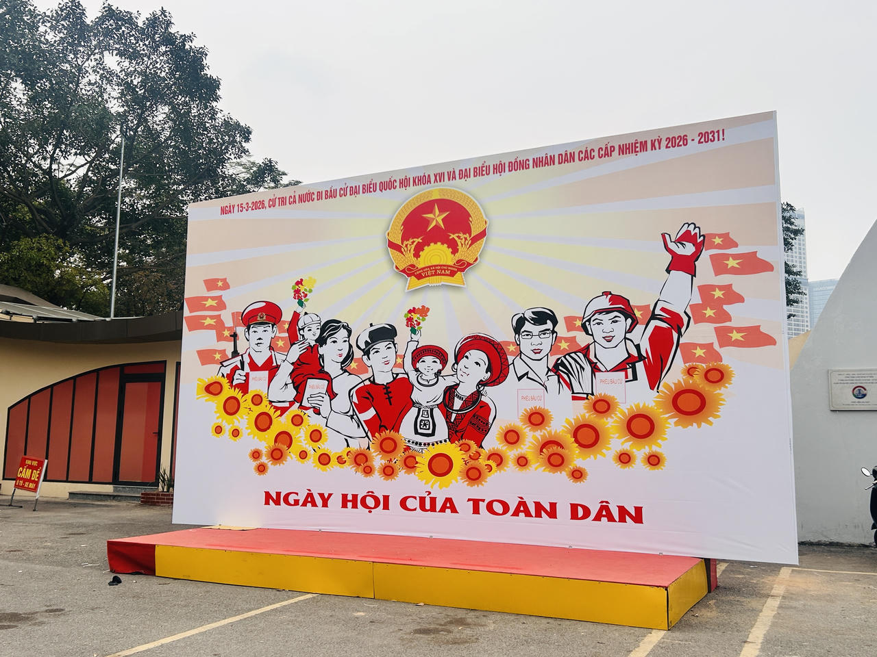 Phố phường H&agrave; Nội rực rỡ cờ hoa ch&agrave;o mừng ng&agrave;y hội lớn của đất nước