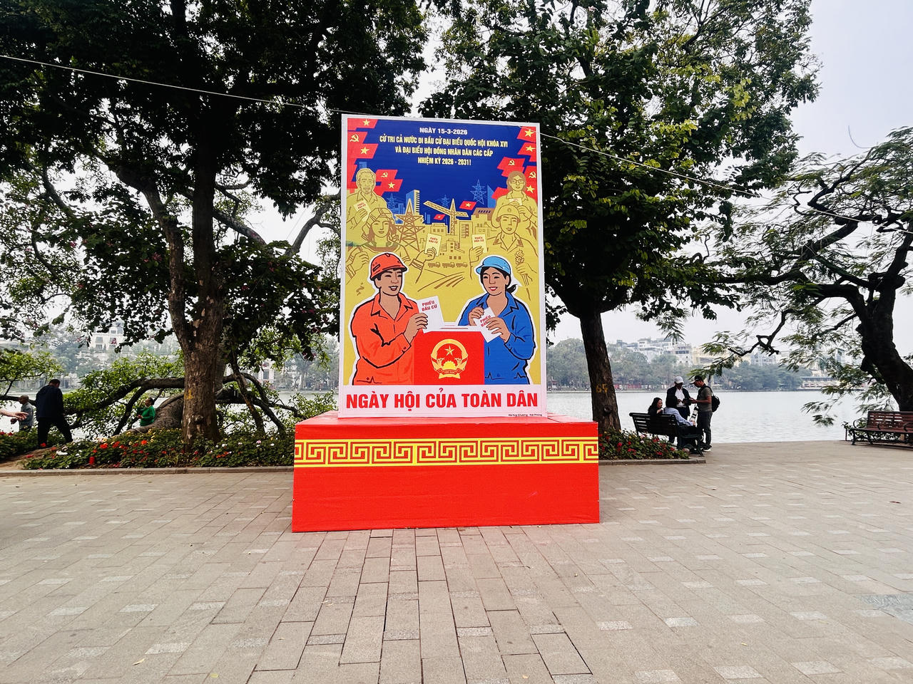 Phố phường H&agrave; Nội rực rỡ cờ hoa ch&agrave;o mừng ng&agrave;y hội lớn của đất nước