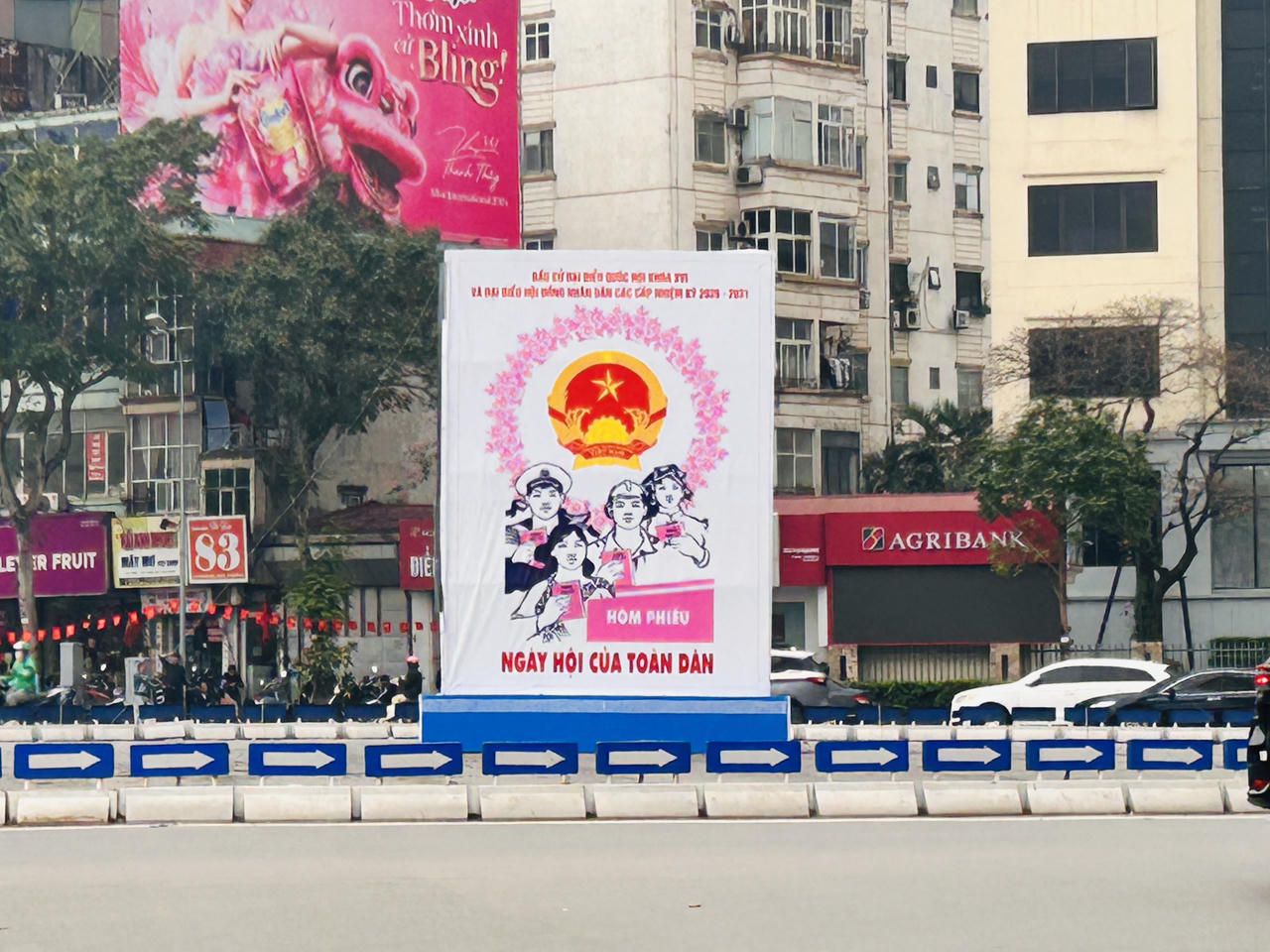 Phố phường H&agrave; Nội rực rỡ cờ hoa ch&agrave;o mừng ng&agrave;y hội lớn của đất nước