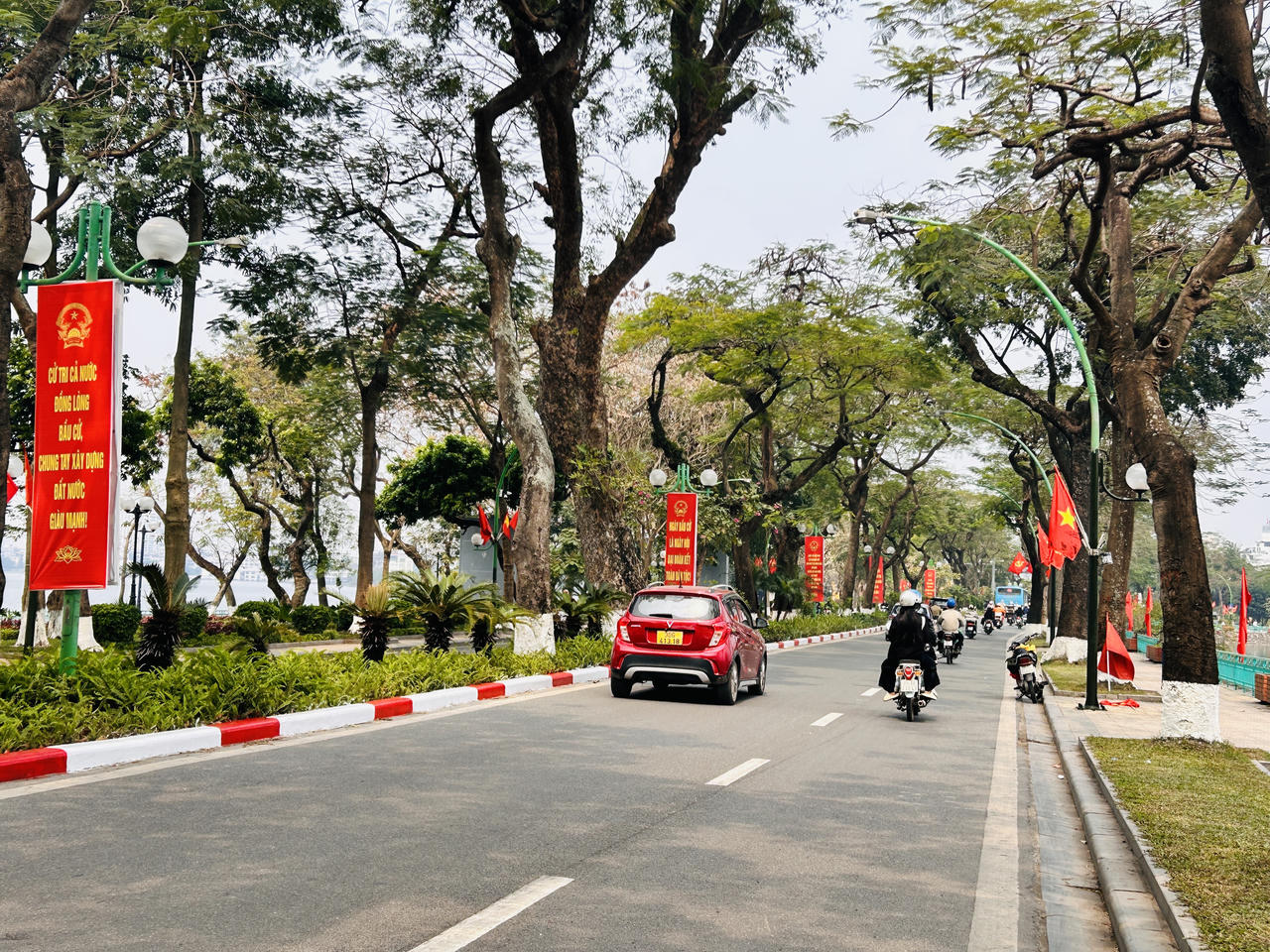 Khu vực đường Thanh Ni&ecirc;n.