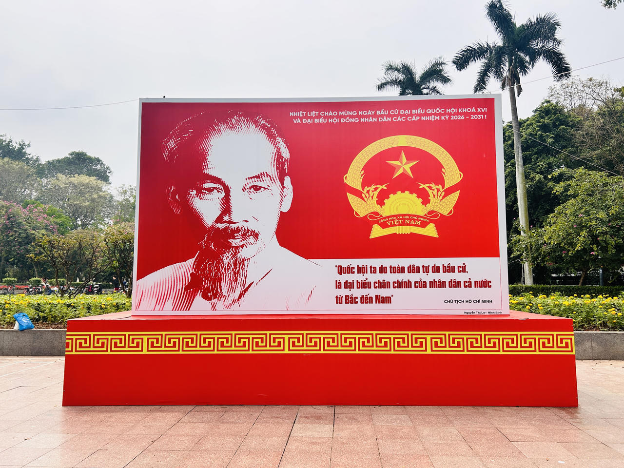 Phố phường H&agrave; Nội rực rỡ cờ hoa ch&agrave;o mừng ng&agrave;y hội lớn của đất nước