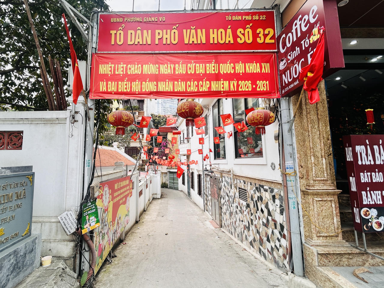 Phố phường H&agrave; Nội rực rỡ cờ hoa ch&agrave;o mừng ng&agrave;y hội lớn của đất nước