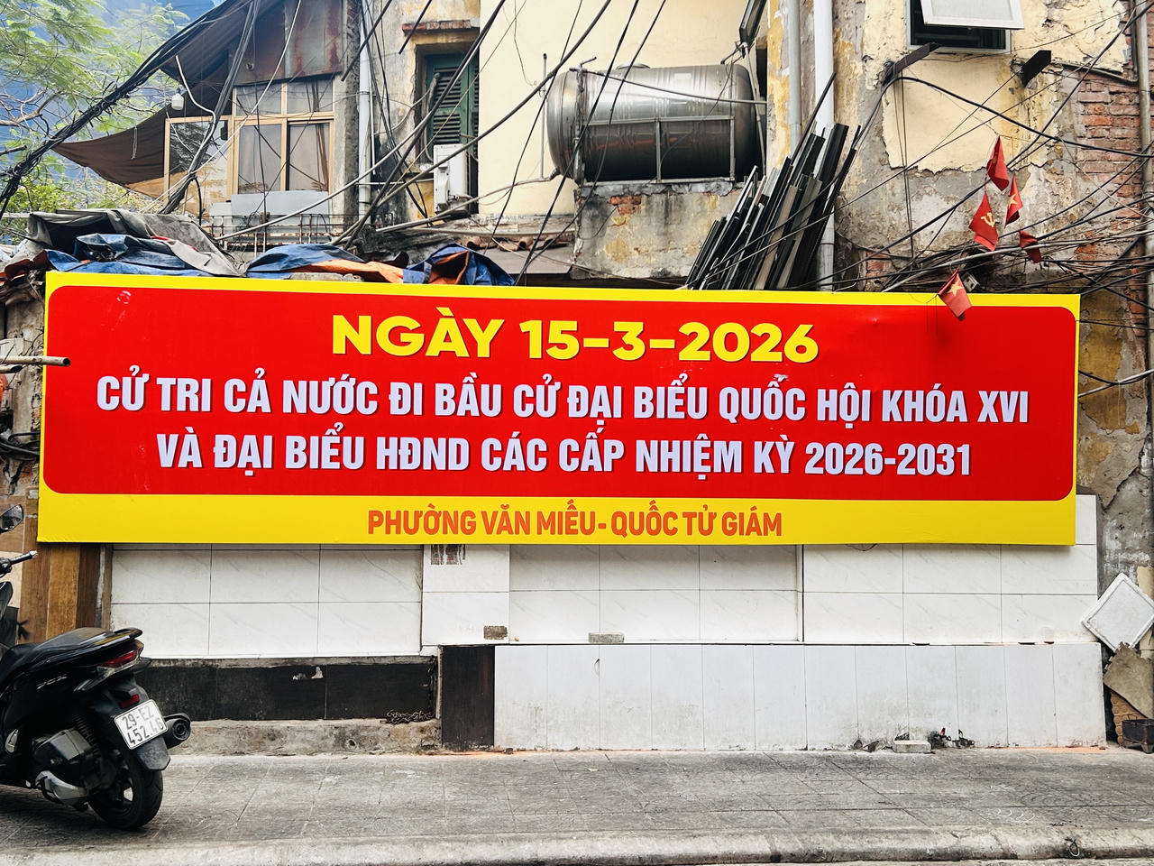 Phố phường H&agrave; Nội rực rỡ cờ hoa ch&agrave;o mừng ng&agrave;y hội lớn của đất nước