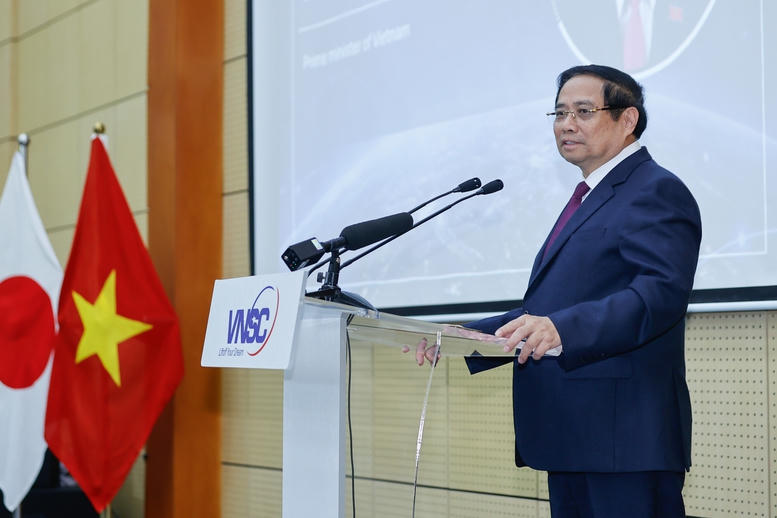 Thủ tướng dự Diễn đ&agrave;n tầm nh&igrave;n vũ trụ Việt Nam - Nhật Bản v&agrave; kh&aacute;nh th&agrave;nh Trung t&acirc;m Vũ trụ Việt Nam- Ảnh 5.