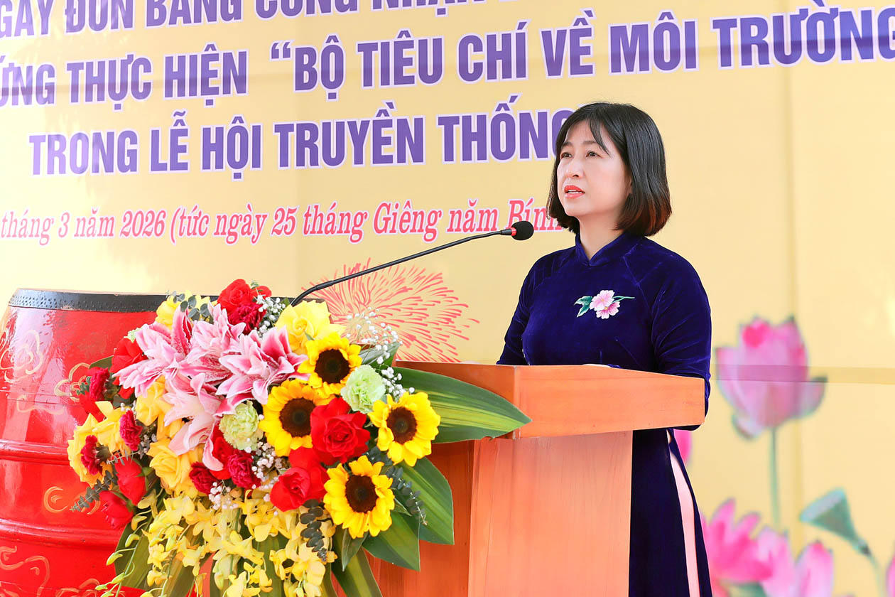 B&agrave; Nguyễn Thị Thu H&agrave; - Ủy vi&ecirc;n Ban Thường vụ Đảng ủy, Ph&oacute; Chủ tịch UBND phường Cầu Giấy ph&aacute;t biểu tại buổi lễ.