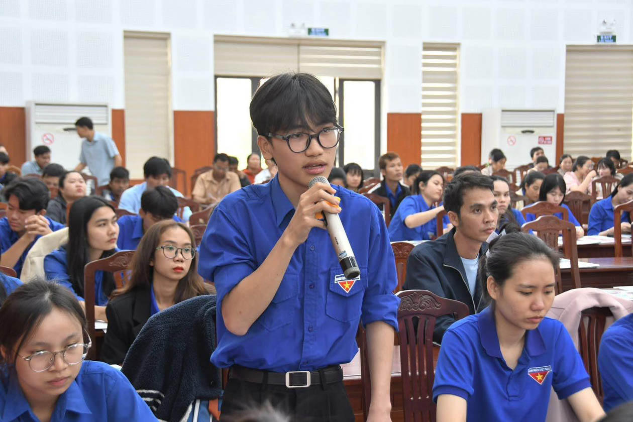 Tại Việt Nam, theo quy định của Hiến ph&aacute;p, c&ocirc;ng d&acirc;n đủ 18 tuổi trở l&ecirc;n c&oacute; quyền bầu cử. (Ảnh minh họa - Nguồn: TW Đo&agrave;n)