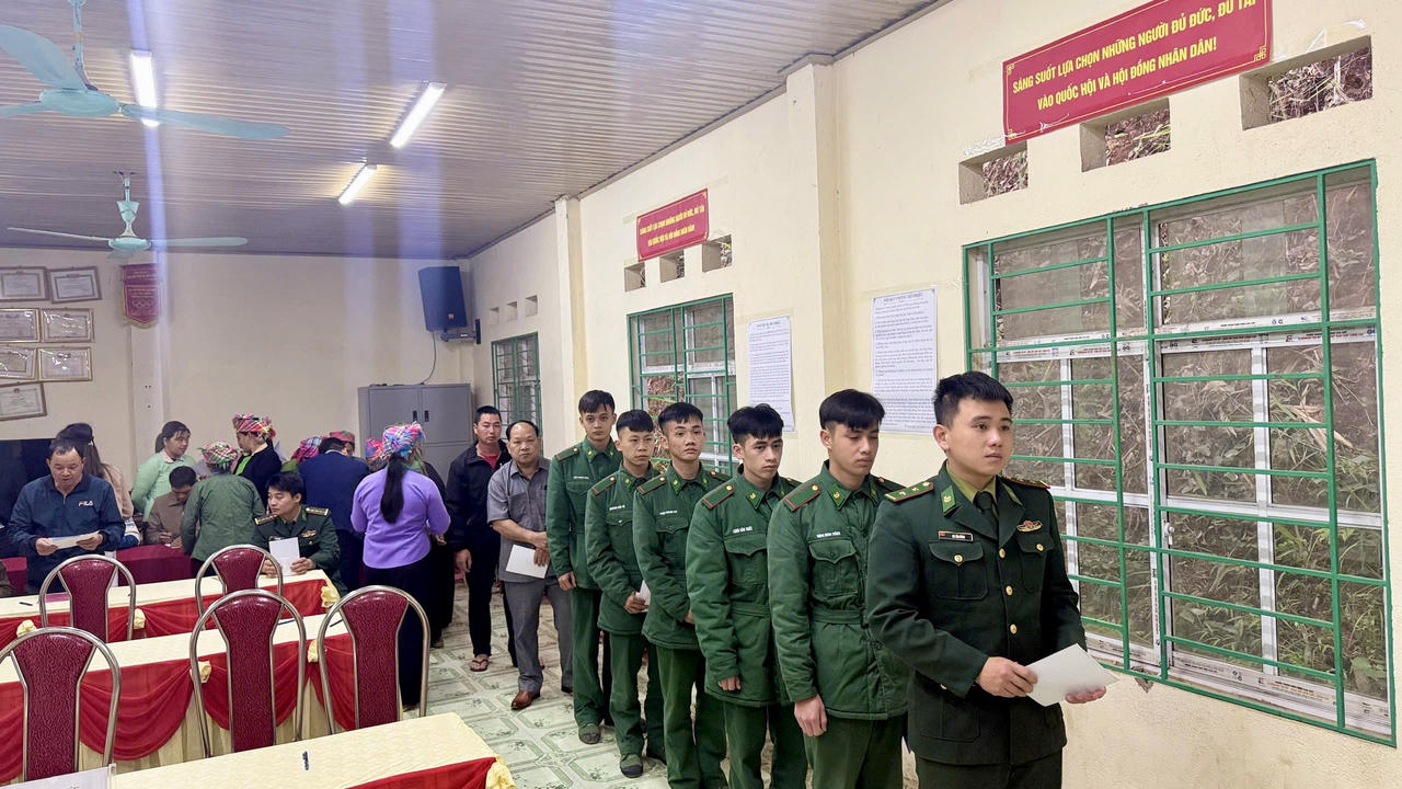 Những l&aacute; phiếu sớm của người l&iacute;nh qu&acirc;n h&agrave;m xanh tr&ecirc;n tuyến đầu bi&ecirc;n giới