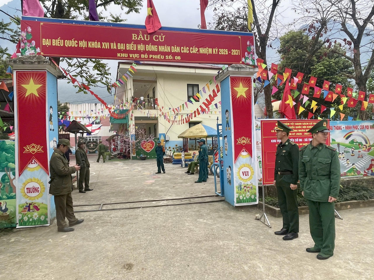 Những l&aacute; phiếu sớm của người l&iacute;nh qu&acirc;n h&agrave;m xanh tr&ecirc;n tuyến đầu bi&ecirc;n giới