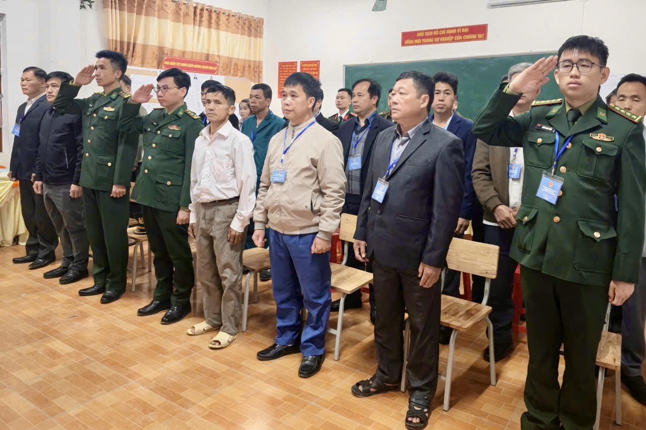 Những l&aacute; phiếu sớm của người l&iacute;nh qu&acirc;n h&agrave;m xanh tr&ecirc;n tuyến đầu bi&ecirc;n giới