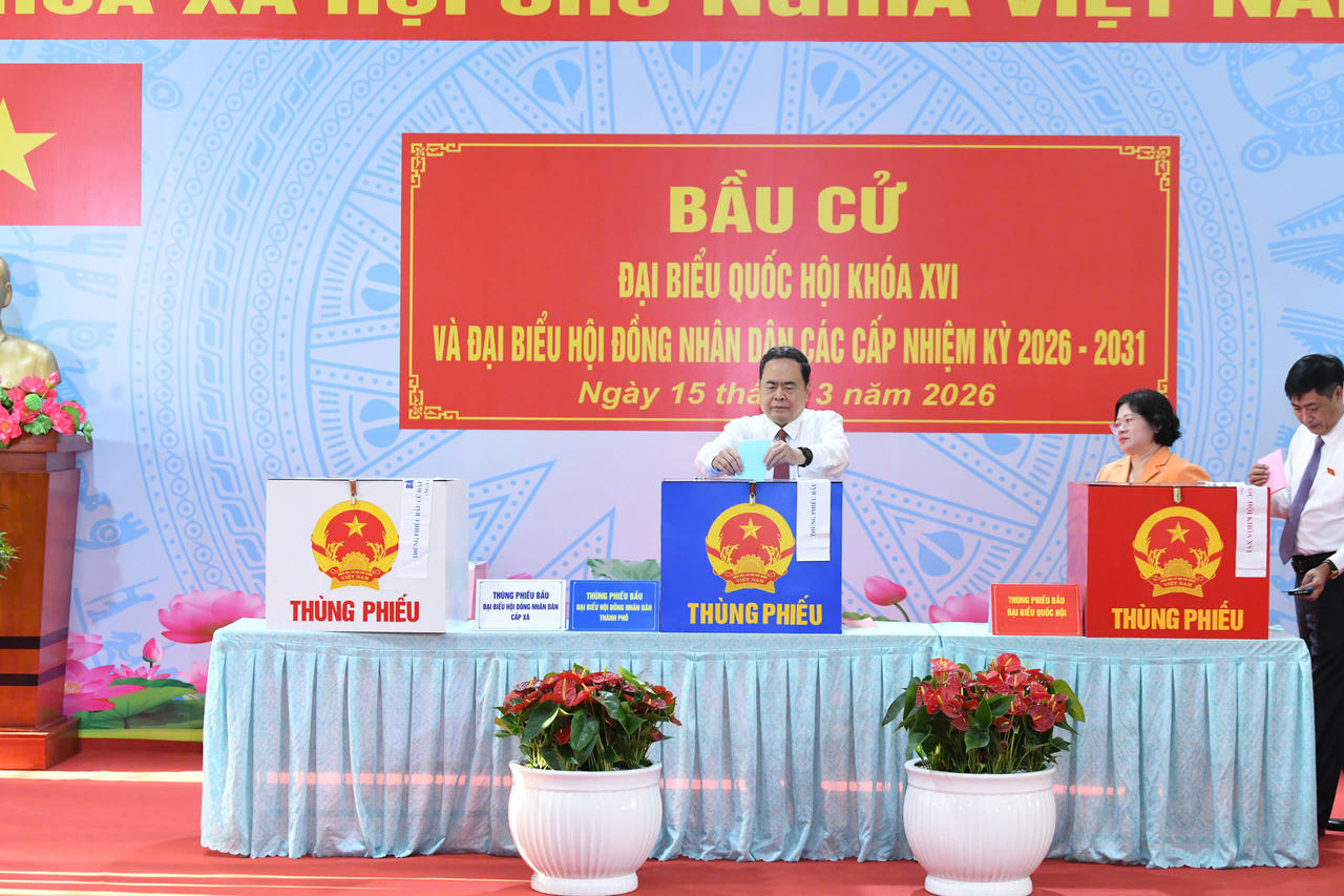 Chủ tịch Quốc hội Trần Thanh Mẫn bỏ phiếu v&agrave; gửi th&ocirc;ng điệp tới cử tri cả nước. (Ảnh:&nbsp;L&acirc;m Hiển)