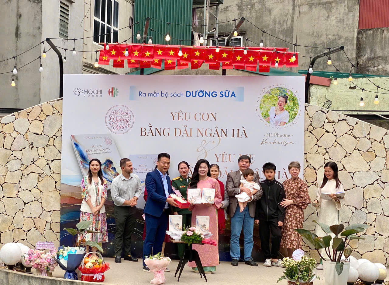 Th&ocirc;ng qua những c&acirc;u chuyện đời thường, cuốn s&aacute;ch cũng mở rộng c&acirc;u chuyện từ người mẹ sang cả gia đ&igrave;nh (ảnh M.Hạnh)