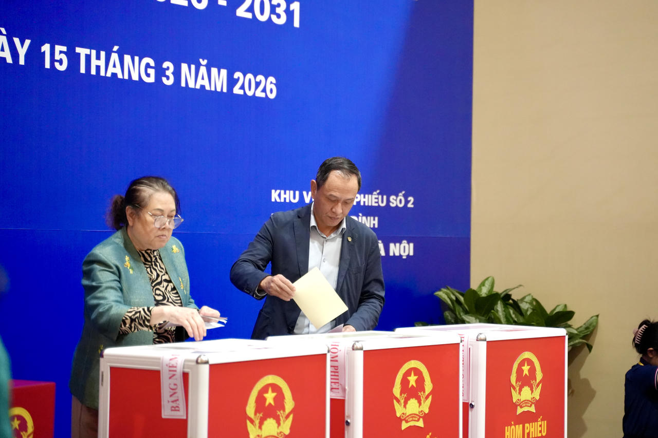 Tổng Giám đốc Vietnam Airlines Lê Hồng Hà bỏ phiếu bầu cử từ sớm tại Hà Nội