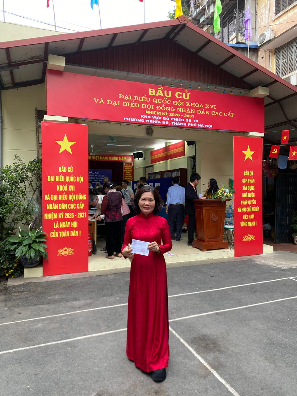 B&agrave; Trần Thị Tuyết (Tổ bầu cử khu vực bỏ phiếu số 10, phường Nghĩa Đ&ocirc;, TP H&agrave; Nội)