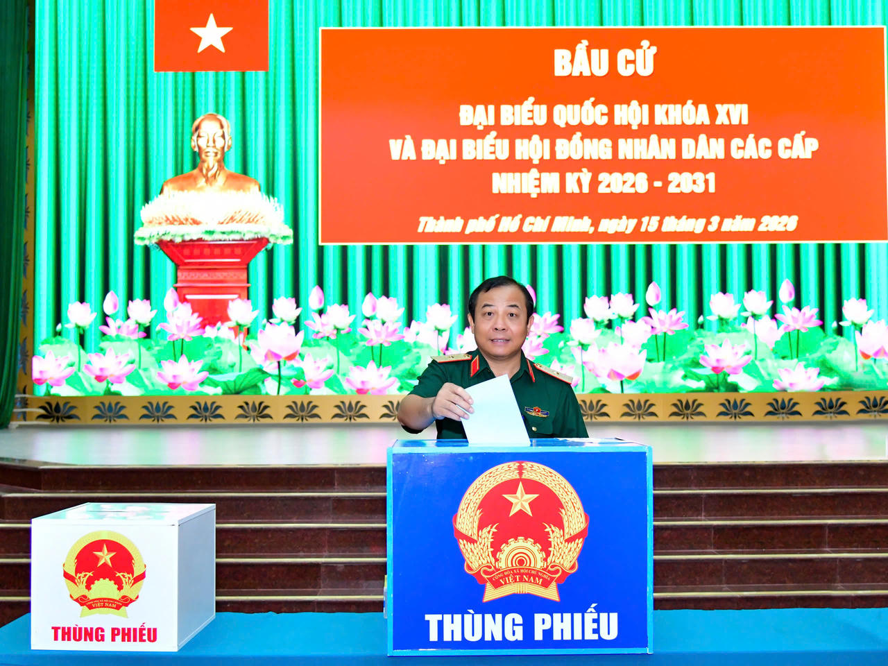 Thiếu tướng Vũ Văn Điền, Ủy vi&ecirc;n Ban Thường vụ Th&agrave;nh ủy, Tư lệnh Bộ Tư lệnh Th&agrave;nh phố bỏ phiếu bầu cử
