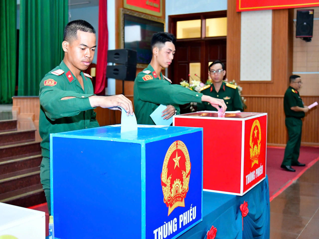 Hoạt động bầu cử trong lực lượng vũ trang Th&agrave;nh phố diễn ra nghi&ecirc;m t&uacute;c, d&acirc;n chủ