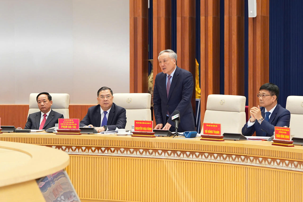 Ph&oacute; Thủ tướng Thường trực Nguyễn Ho&agrave; B&igrave;nh ph&aacute;t biểu tại buổi l&agrave;m việc.