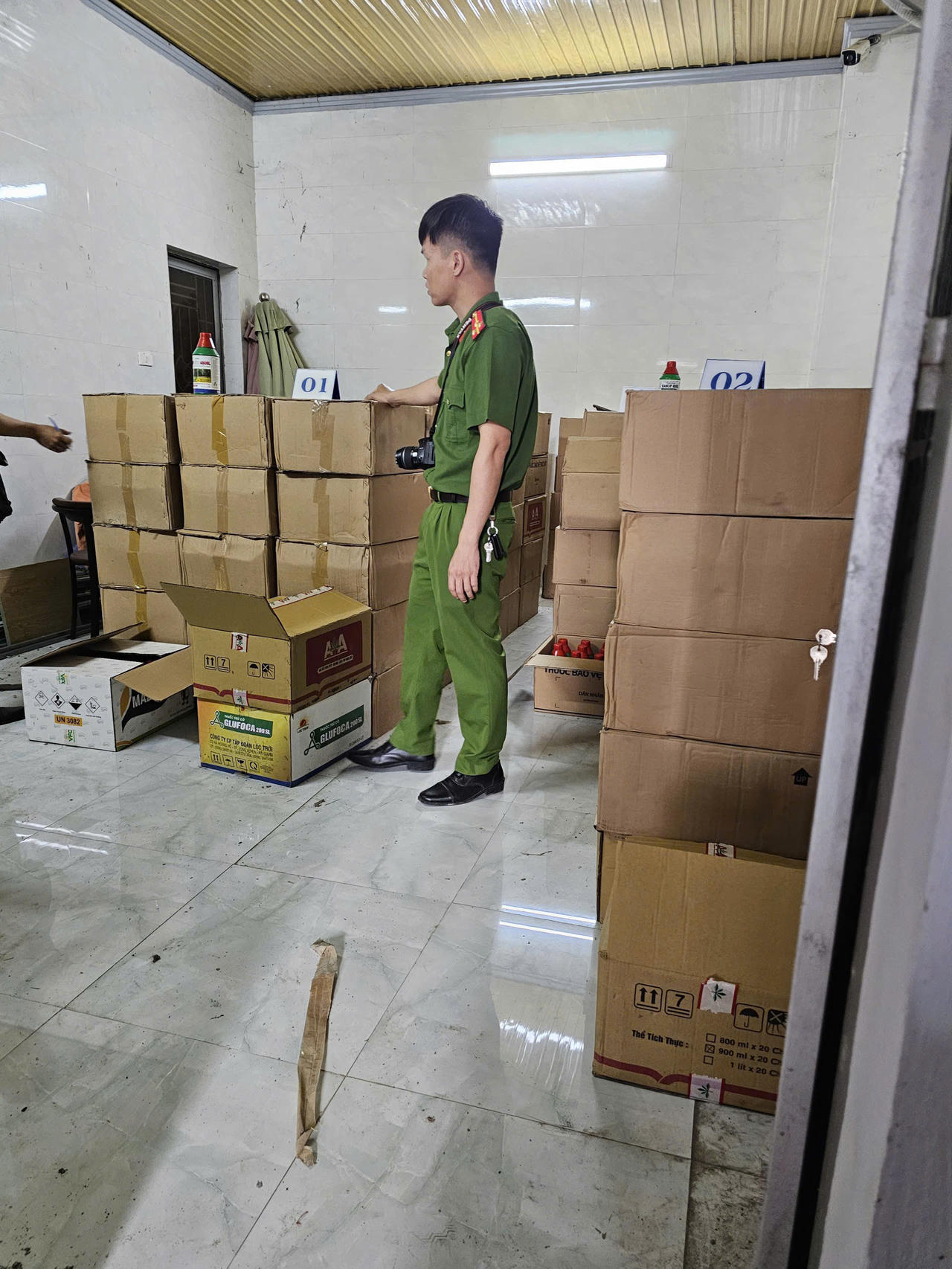 Tang vật trong vụ &aacute;n được Cơ quan CSĐT, C&ocirc;ng an huyện Ph&uacute; Thiện tạm giữ.