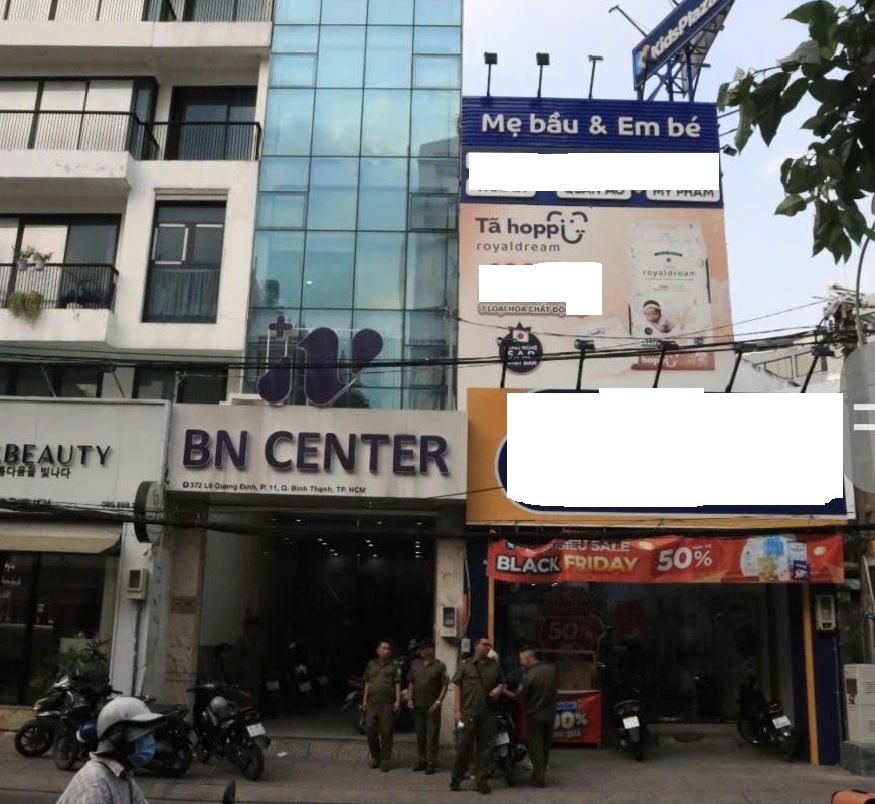Hộ kinh doanh BN Center&nbsp;kh&ocirc;ng phải l&agrave; cơ sở kh&aacute;m bệnh chữa bệnh, kh&ocirc;ng c&oacute; kỹ thuật vi&ecirc;n được đ&agrave;o tạo về lĩnh vực y tế (Ảnh: C&ocirc;ng an cung cấp).