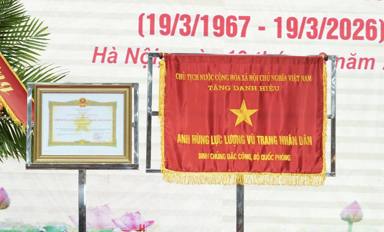 Lần thứ 3, Binh chủng Đặc c&ocirc;ng được vinh dự đ&oacute;n nhận danh hiệu&nbsp;Anh h&ugrave;ng LLVTND.