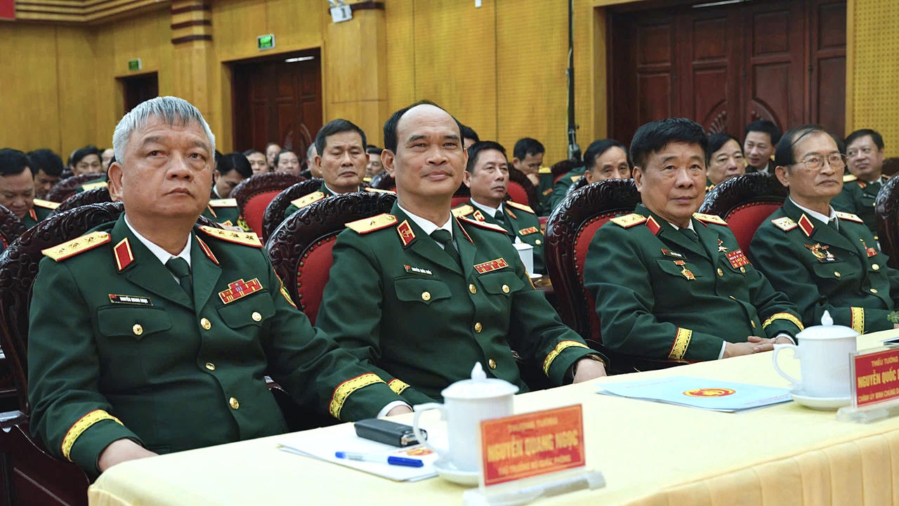 Thượng tướng Nguyễn Quang Ngọc - Ủy vi&ecirc;n Trung ương Đảng, Thứ trưởng Bộ Quốc ph&ograve;ng v&agrave; c&aacute;c đại biểu tại buổi Lễ.