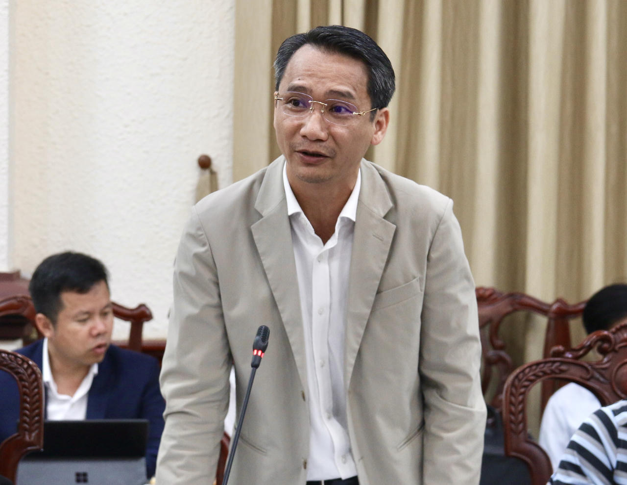 Đại diện Bộ X&acirc;y dựng kiến nghị c&aacute;c nội dung đặc th&ugrave; tại Nghị định c&oacute; kh&aacute;c biệt với quy định hiện h&agrave;nh cần được x&aacute;c định r&otilde; cơ sở ph&aacute;p l&yacute;.