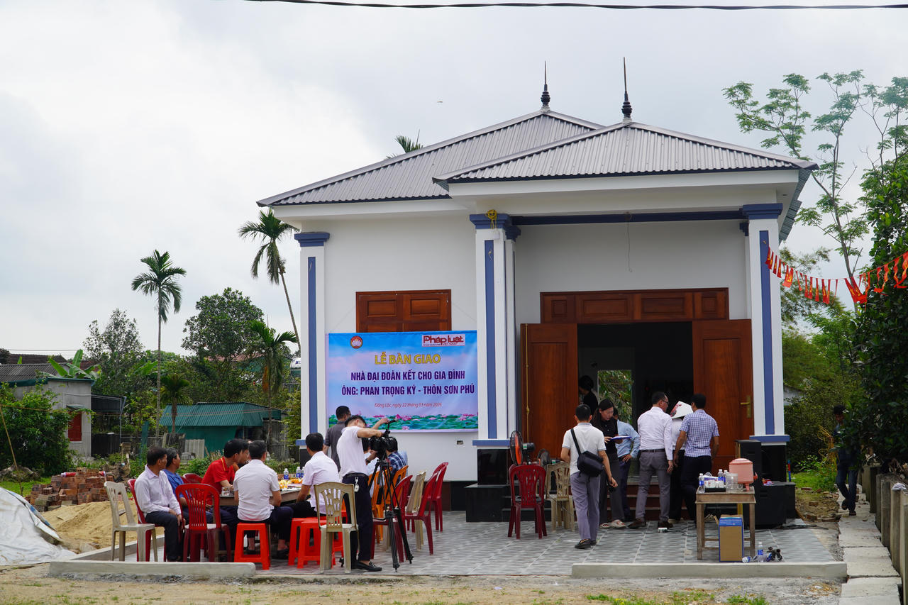 Báo Pháp luật Việt Nam trao “Mái ấm Tư pháp” cho hộ khó khăn tại Đồng Lộc