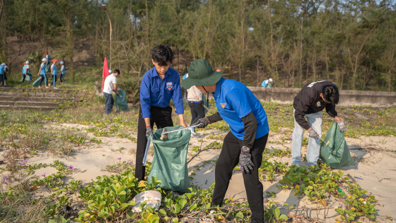 Chương tr&igrave;nh k&ecirc;u gọi mạnh mẽ mỗi người d&acirc;n h&atilde;y bắt đầu từ những h&agrave;nh động nhỏ để&nbsp;c&ugrave;ng nhau x&acirc;y dựng một tương lai trong l&agrave;nh v&agrave; bền vững.