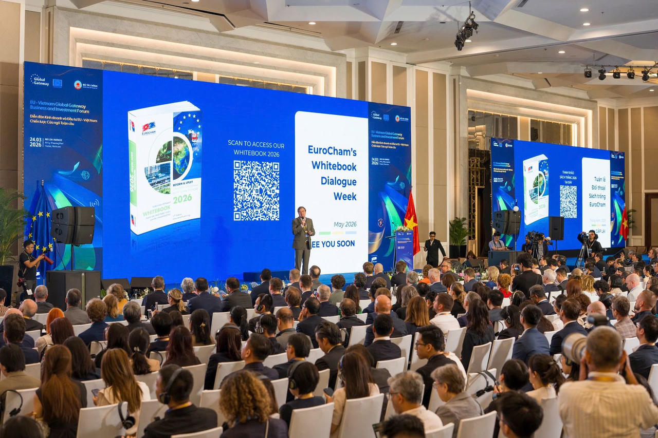 Hiệp hội Doanh nghiệp Ch&acirc;u &Acirc;u tại Việt Nam (EuroCham) ra mắt&nbsp;ấn bản thứ 17 của S&aacute;ch Trắng tại Diễn đ&agrave;n.