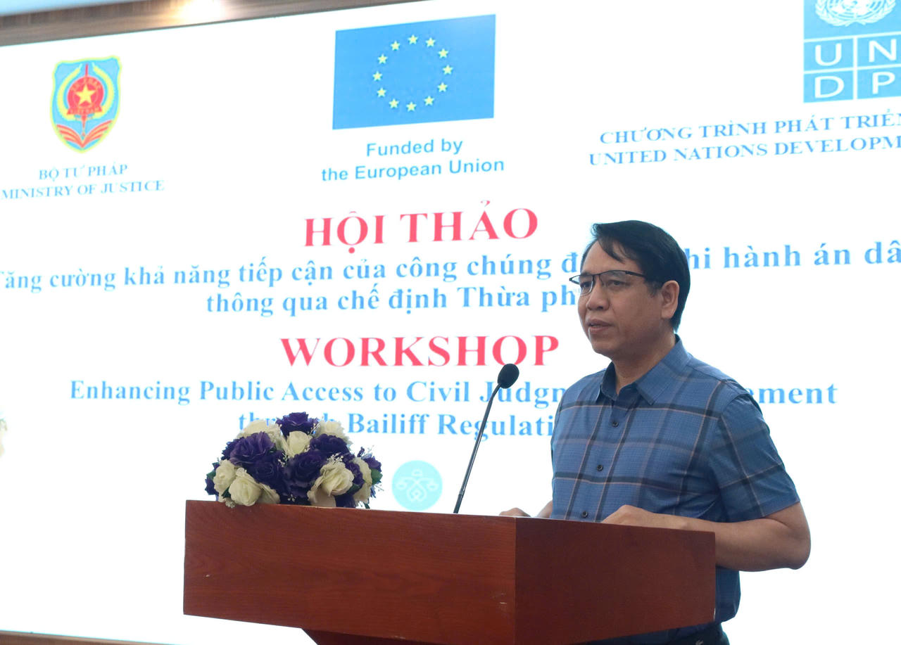 TS. Ho&agrave;ng Thế Anh phát bi&ecirc;̉u.