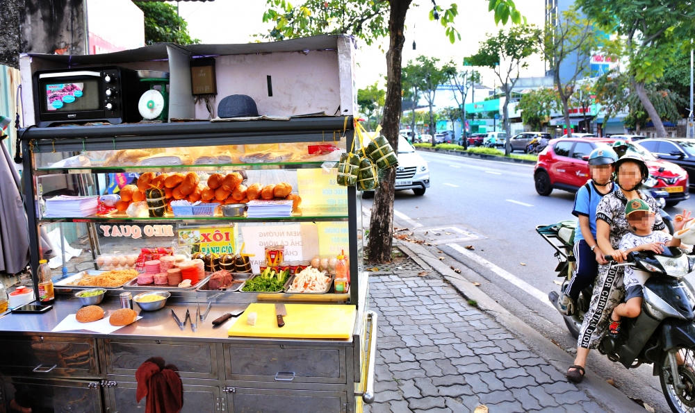 B&aacute;nh m&igrave; l&agrave; m&oacute;n ăn ưa chuộng của người d&acirc;n Quảng Ng&atilde;i.